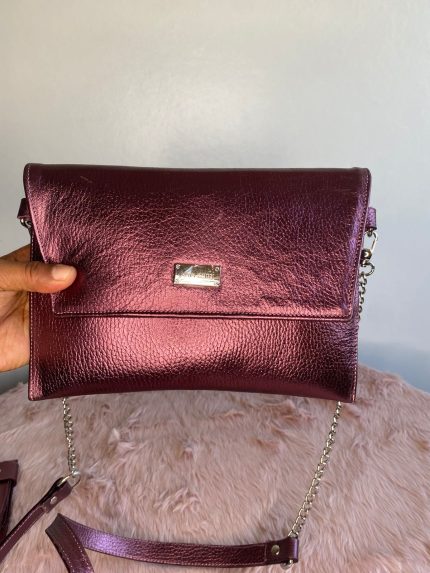 Clutch en 100% cuero genuino